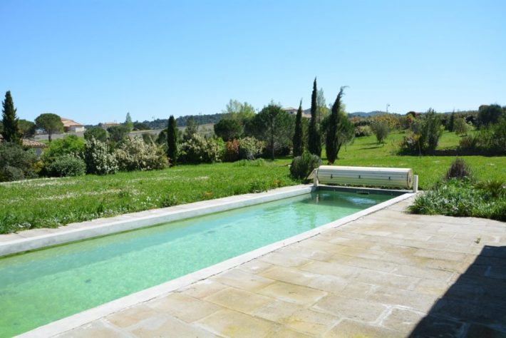 Villa avec piscine à Carcassonne - lac de la Cavayère - vue de la piscine